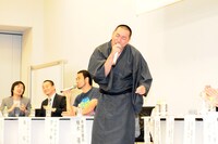 「イクメンあるある」を歌い上げるRG。