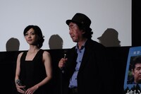 （左から）遠藤久美子、山口秀矢監督