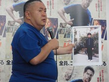 パネルの人物が登場すると聞いて「年代が近い方？」と予想する松村邦洋。