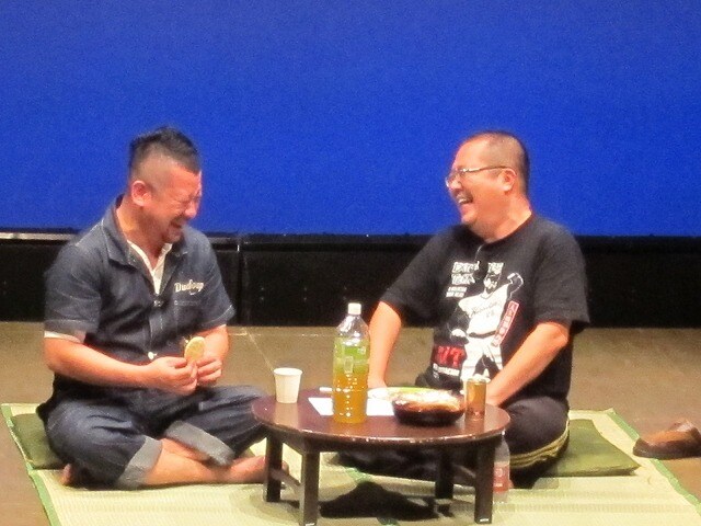 トークライブ「ケンコバと杉作」のケンドーコバヤシと杉作J太郎。
