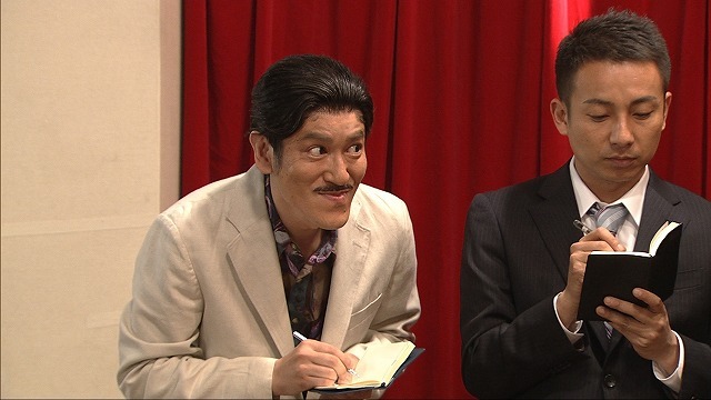 「囲み取材」