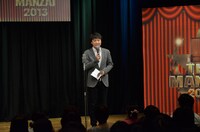 「THE MANZAI 2013」の予選1回戦がいよいよスタート。本日6月17日のMCを務めたのは芦澤和哉。