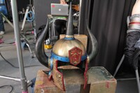 テレビCMに登場する武器などが「PlayStation Vita presents『共闘学園 開校式』」で展示される予定。