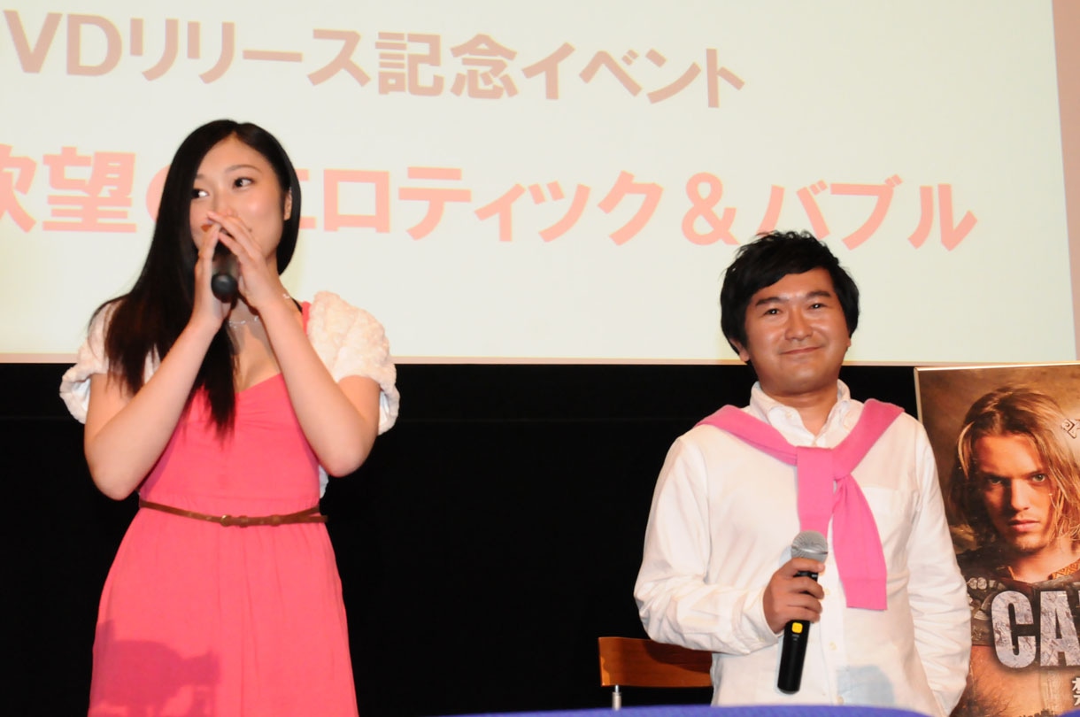 イベント「禁断と欲望のエロティック＆バブル」に登場した小石田純一（右）と小蜜こと副島美咲。