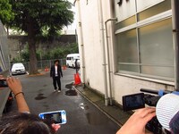 去り際にDVDをアピールしたRG。