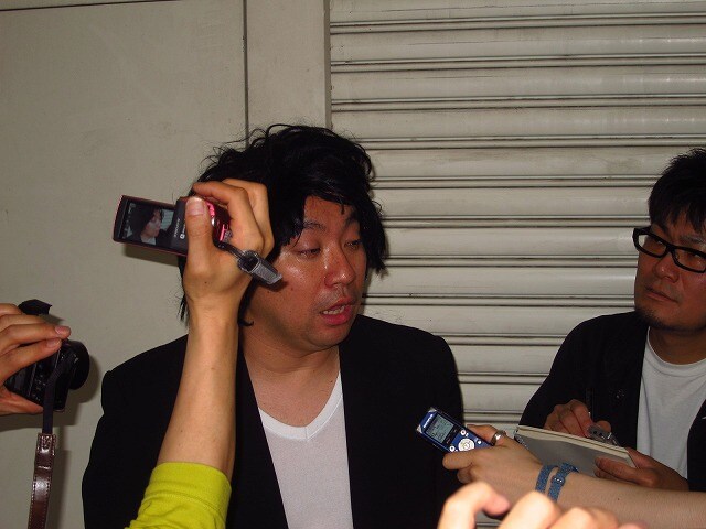 セカンドDVDを発売することを発表したレイザーラモンRG。