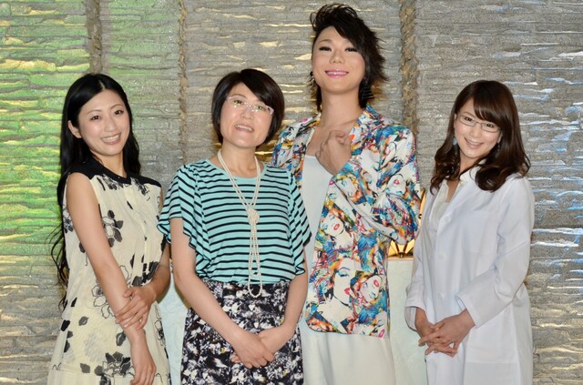 特番「みつ星の館」に出演する（左から）壇蜜、オアシズ光浦、ミッツ・マングローブ、秋元玲奈テレビ東京アナウンサー。