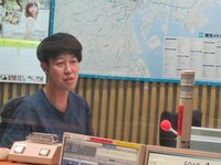 写真のコーナーでは、食パンの焦げで「ファイト！」と書かれた作品に「こんなんカス」とバッサリ。