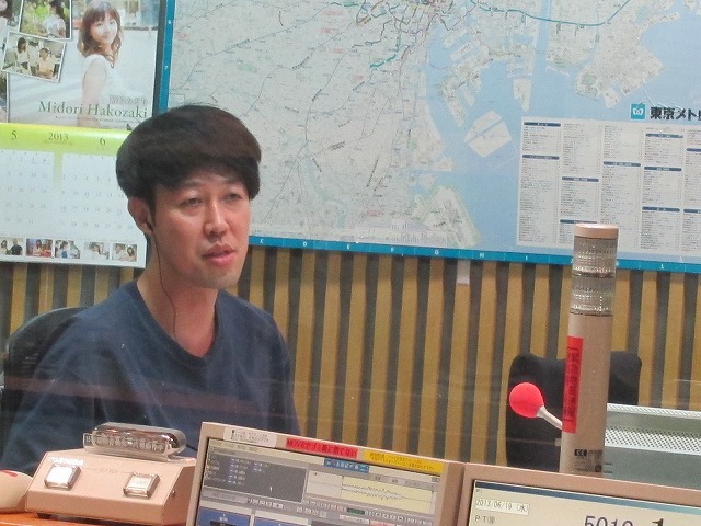 写真のコーナーでは、食パンの焦げで「ファイト！」と書かれた作品に「こんなんカス」とバッサリ。