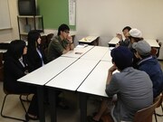 江西あきよしの授業の様子。(c)吉本興業