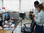 江西あきよしの授業の様子。(c)吉本興業