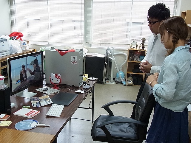 江西あきよしの授業の様子。(c)吉本興業