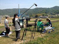 課外授業の様子。(c)吉本興業