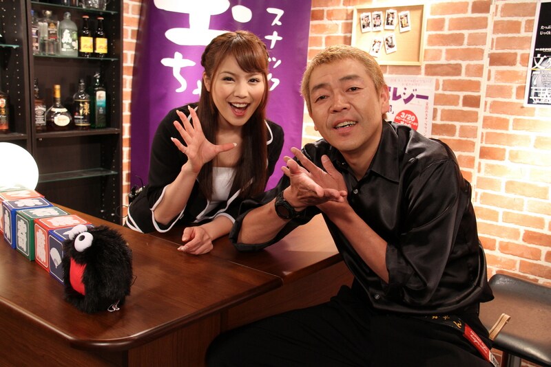 NOTTVの人気番組「スマホ寄席」に出演する浅草キッド・玉袋筋太郎（右）と、坂本りおん（左）。