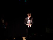 人生グラフが向上している部分で「詩のボクシング」準優勝を経験したと話し、自信のあるポエムを読み上げる磁石・永沢。相方の佐々木には「ドヤ顔が嫌だ」と不評。