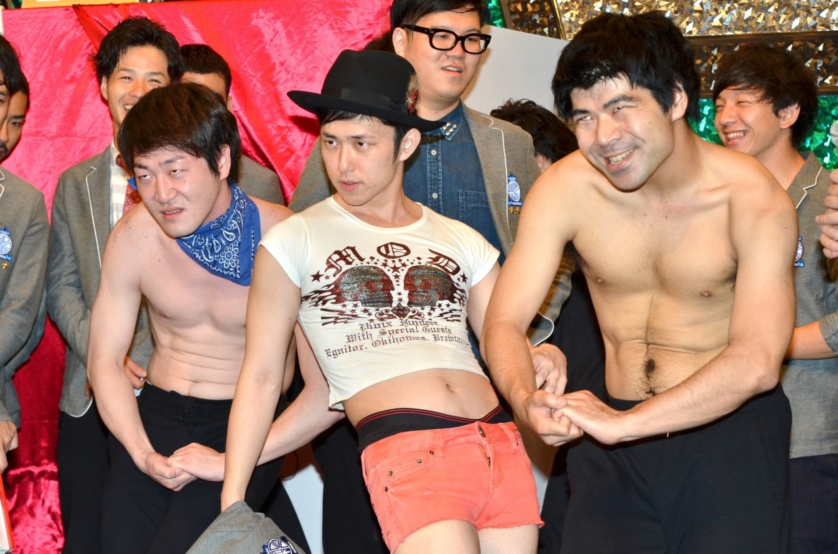 西村ヒロチョ（中央）と、インポッシブル。