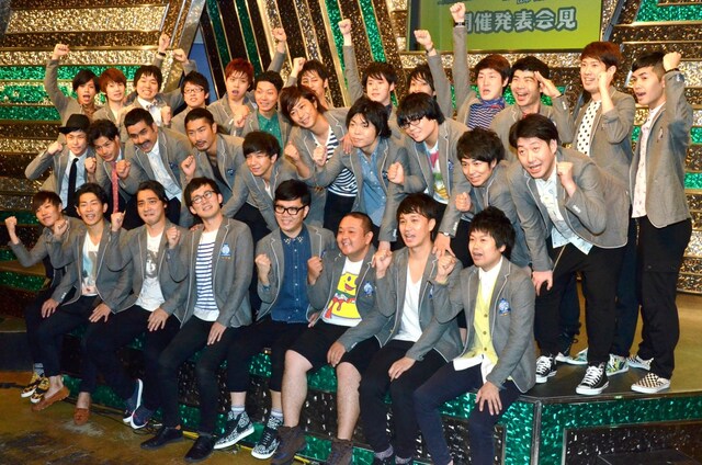 イベント「彩れ▽Amore（いろどれあもーれ）～いろどり、いろどる、いろいろ、いろどれ！イヒヒと、いっぱい、イヒれる、イベント！～」（▽はハートマーク）の開催発表会見に登場した芸人達。