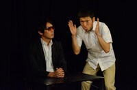 福田転球が手がけたコントを演じるザブングル。