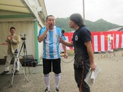 本日6月22日に開催された、レイザーラモンRGのバスツアー「緊急企画!! 富士山世界遺産登録間近おめでとう!! RGが世界遺産の会議期間中に三保の松原であるあるを歌うことによって三保の松原も奇跡を起こしたいバスツアー！」の様子。