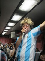 車中でメッシを気取ってあるあるを熱唱するRG。