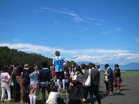 富士山に向かって祈りのあるあるを歌い続けるRG。