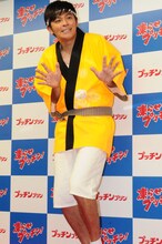 「凍らせプッチンプリン大使就任イベント」に登場したますだおかだ岡田。