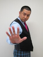 7月1日放送「あるあるJAPAN」（TBS）でMCを務めたレイザーラモンRG。