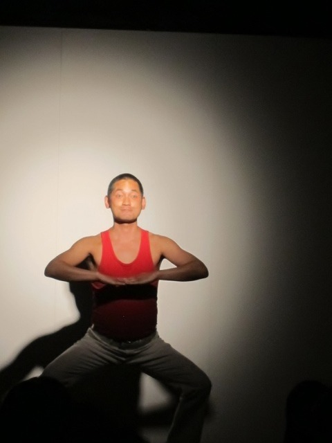 こけら落とし一発ギャグはエルシャラカーニ・しろう。