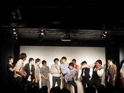 ジグザグジギーに勝って大喜びする三拍子。