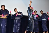 キャストから客席へサインボールのプレゼントが行われた。