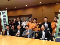 地域発信型映画「新見的おとぎばなし」PR岡山県知事表敬訪問。(c)吉本興業