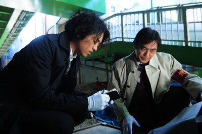 映画「ゴッドタン キス我慢選手権 THE MOVIE」。(c)2013「キス我慢選手権 THE MOVIE」製作委員会