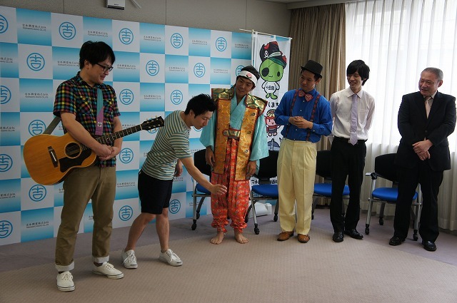 「香川県　鬼ヶ島＆小豆島　プロジェクト」会見。(c)吉本興業