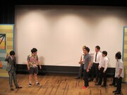 浅草花月の舞台に他事務所芸人が立っているのが気に入らないブロードキャスト!!。