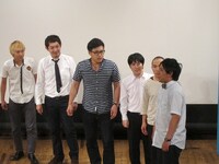 鬼ヶ島の勢いにやられてロボット化するアルコ＆ピース酒井。