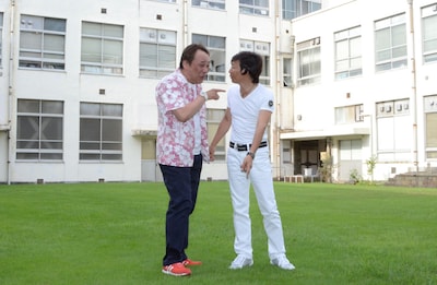 コントの動きを試してみるあいざき君と江藤くん。