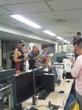 レイザーラモンとザ・プラン9・浅越ゴエ。(c)吉本興業