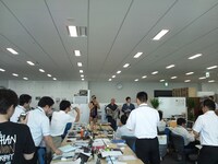 レイザーラモンとザ・プラン9・浅越ゴエ。(c)吉本興業