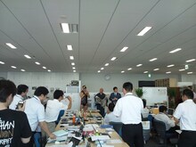 レイザーラモンとザ・プラン9・浅越ゴエ。(c)吉本興業