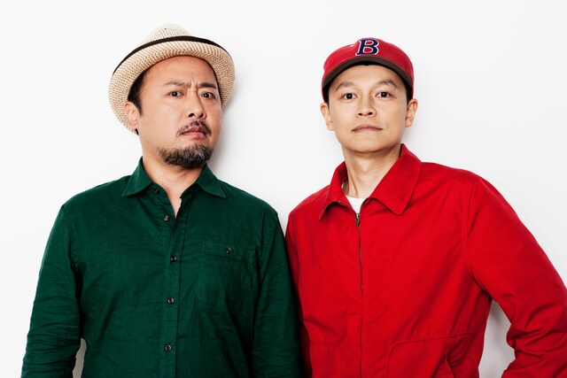 ナタリーTV「マキタスポーツ 夏季集中講座『マキタ学究 J-POPの軌跡』」にゲスト出演するBose（右）とマキタスポーツ。