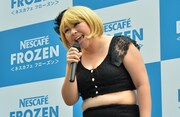 芦田愛菜のモノマネを披露するやしろ優。