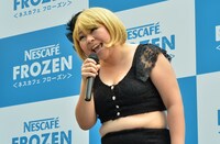 芦田愛菜のモノマネを披露するやしろ優。