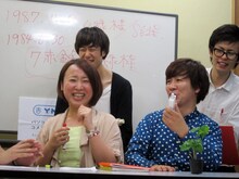 スタッフが用意した香水をつけたが、出雲阿国に「なんかエロい匂い」と言われてしまうラフレクランきょん（前列右）。