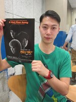 7月12日（金）から14日（日）まで、東京・銀座博品館にて上演される「マンボウやしろの告別ショー2013『帽子ヲ風ガ～何違いな3人～』」に出演するはんにゃ金田。