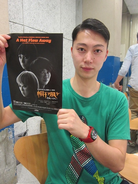 7月12日（金）から14日（日）まで、東京・銀座博品館にて上演される「マンボウやしろの告別ショー2013『帽子ヲ風ガ～何違いな3人～』」に出演するはんにゃ金田。