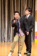 ベテランの雰囲気を醸し出しながらテンポのいい漫才を展開したなすなかにし。