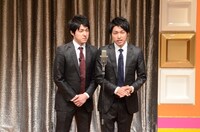 双子を生かしたネタを披露するダイタク。