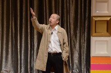 ルシファー吉岡。ロマンチックな発言とは裏腹に、意外な行為を働いている様子に会場は爆笑。