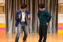 アルコ＆ピース。設定とシチュエーションがちぐはぐなコントで観客を魅了した。