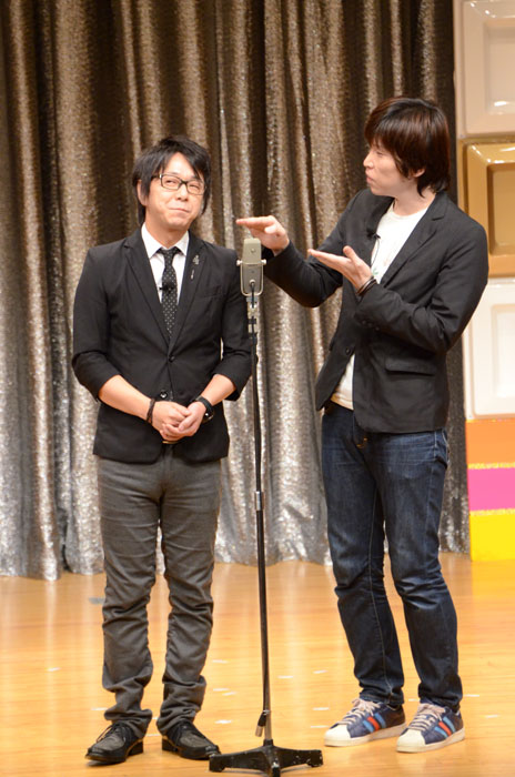 風藤松原。独特なテンポで漫才を展開。